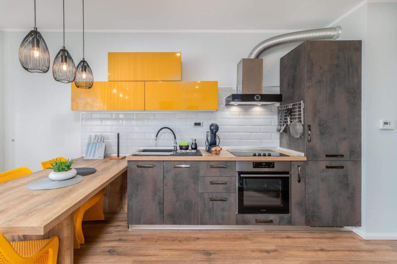 Adastra Apartments With Private Parking And Floor Heating 里耶卡 外观 照片