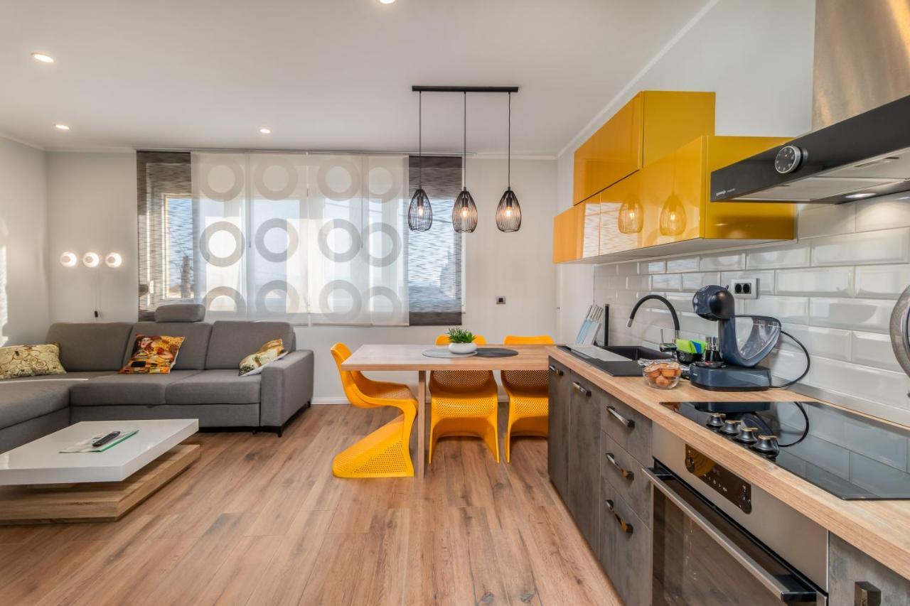 Adastra Apartments With Private Parking And Floor Heating 里耶卡 外观 照片
