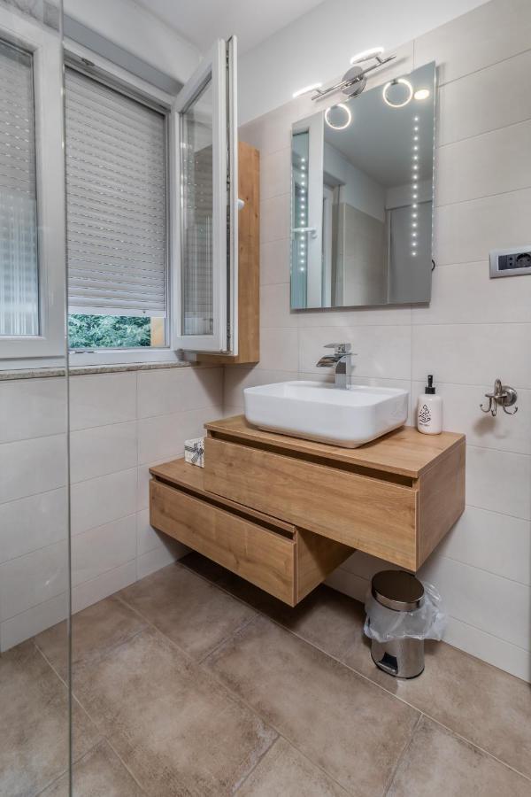 Adastra Apartments With Private Parking And Floor Heating 里耶卡 外观 照片
